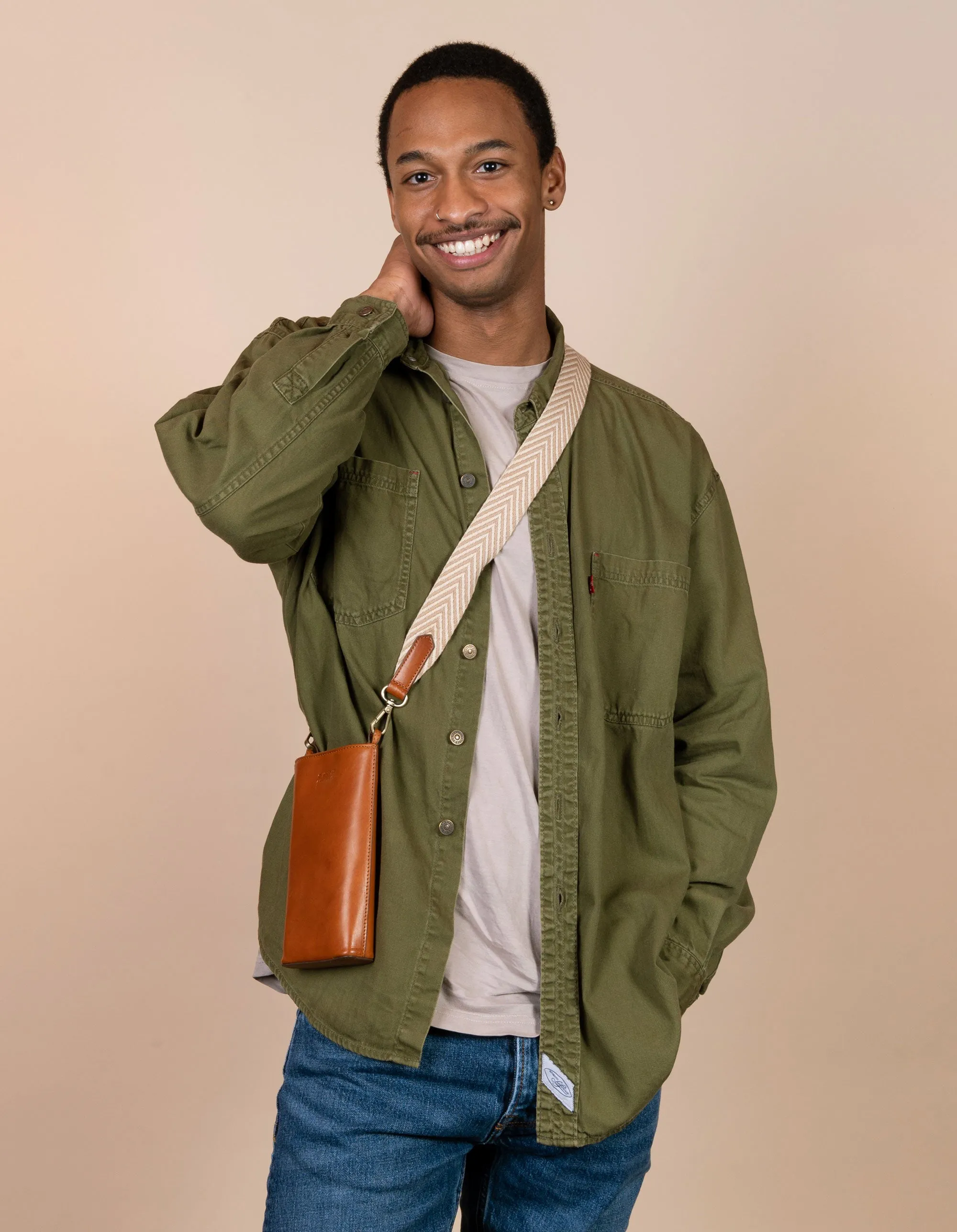 Charlie Phone Bag Classic Leather Cognac