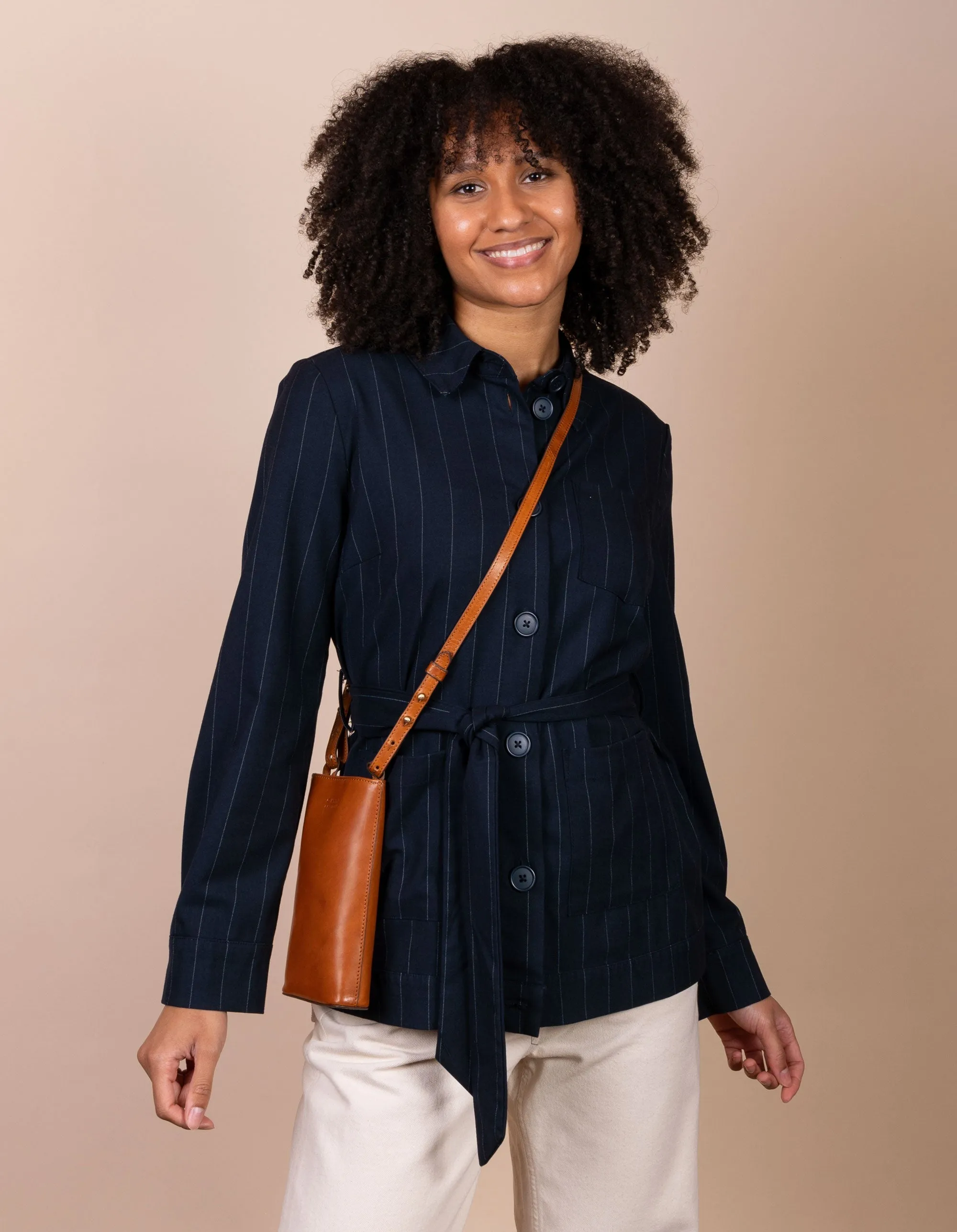 Charlie Phone Bag Classic Leather Cognac