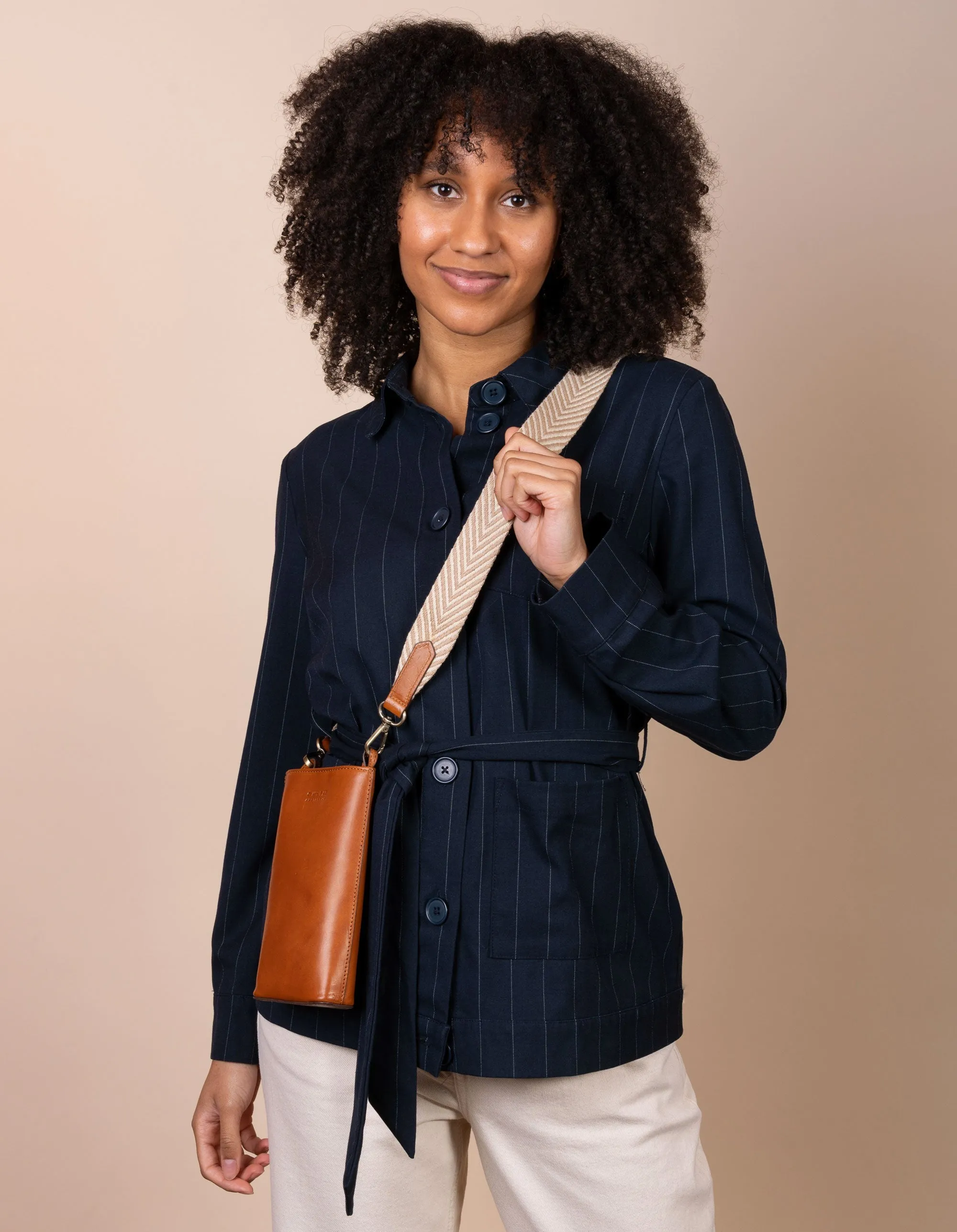Charlie Phone Bag Classic Leather Cognac