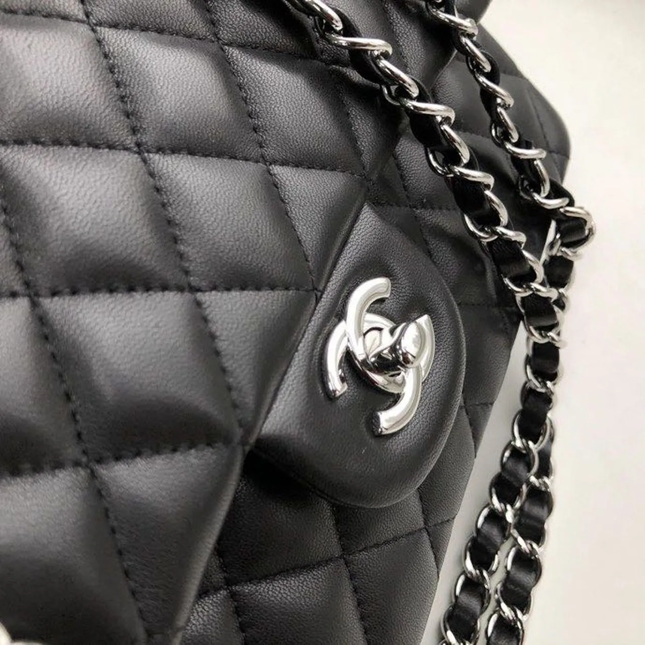 CHL Classic HandBag Black For Women 9.9in/25.5cm A01112