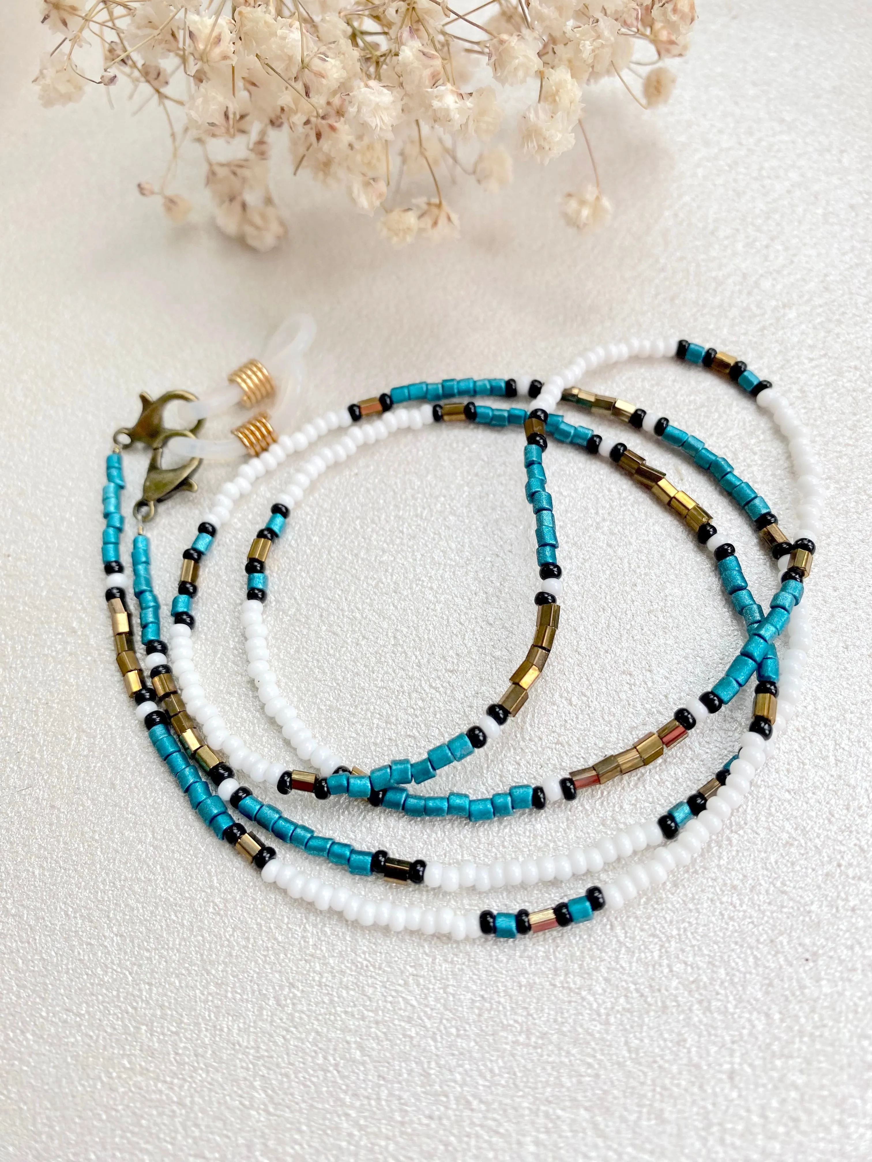 Dainty White Blue Gold seed bead Glasses Chain, Cute Face Mask Chain, Boho Hippie Strap Eyeglass holder, Teacher Lanyard, Sunglasses chain