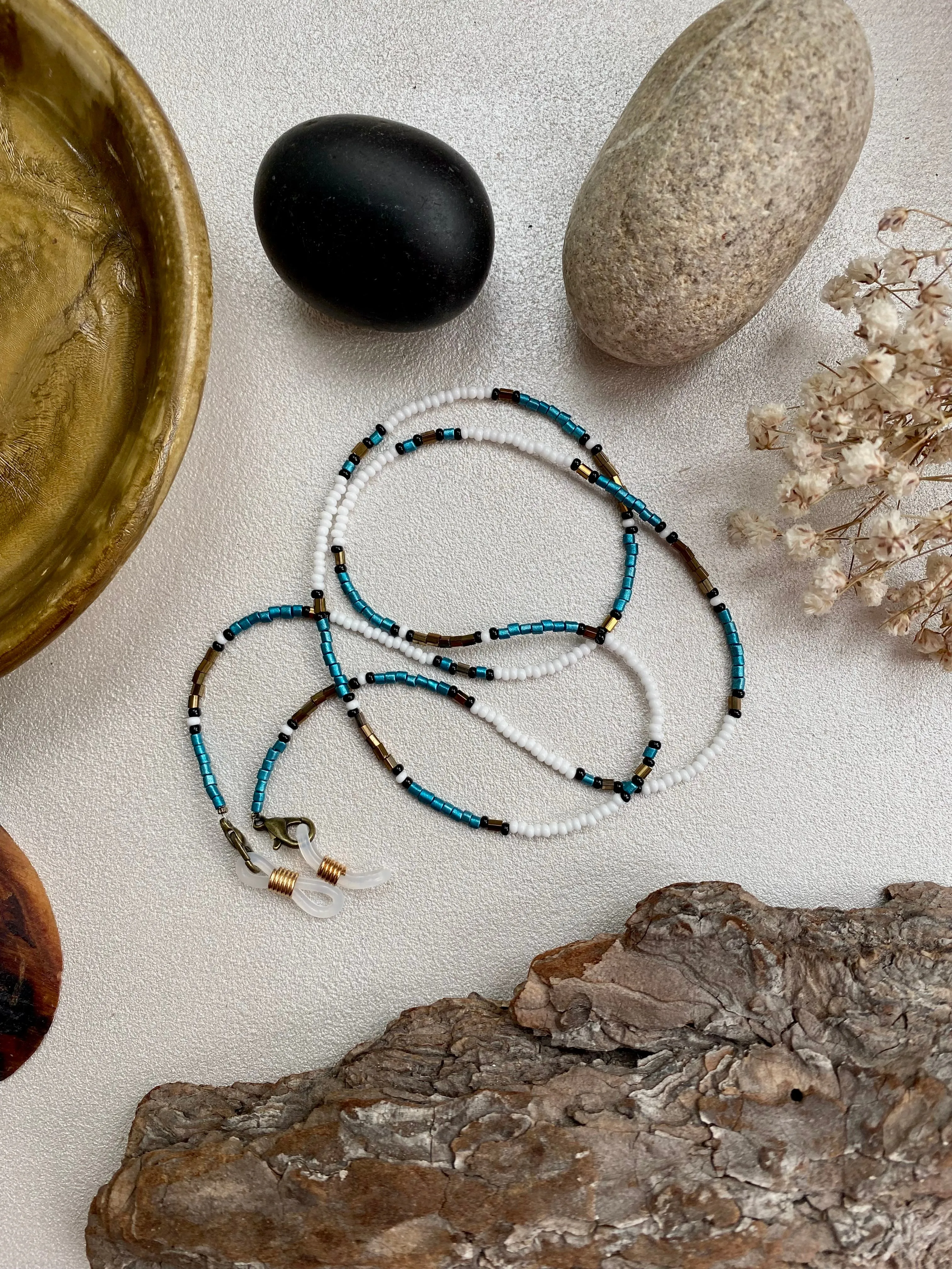 Dainty White Blue Gold seed bead Glasses Chain, Cute Face Mask Chain, Boho Hippie Strap Eyeglass holder, Teacher Lanyard, Sunglasses chain