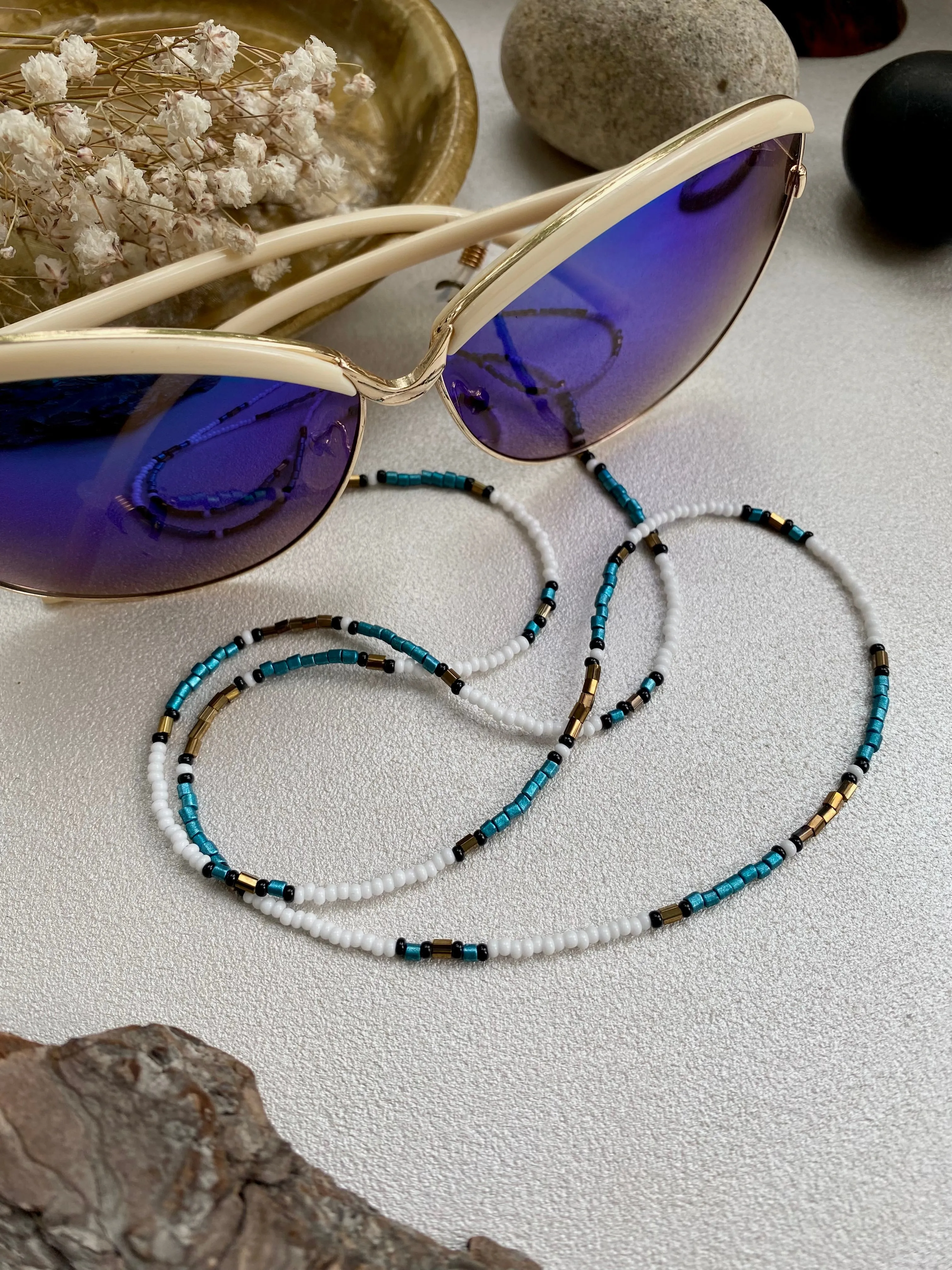 Dainty White Blue Gold seed bead Glasses Chain, Cute Face Mask Chain, Boho Hippie Strap Eyeglass holder, Teacher Lanyard, Sunglasses chain