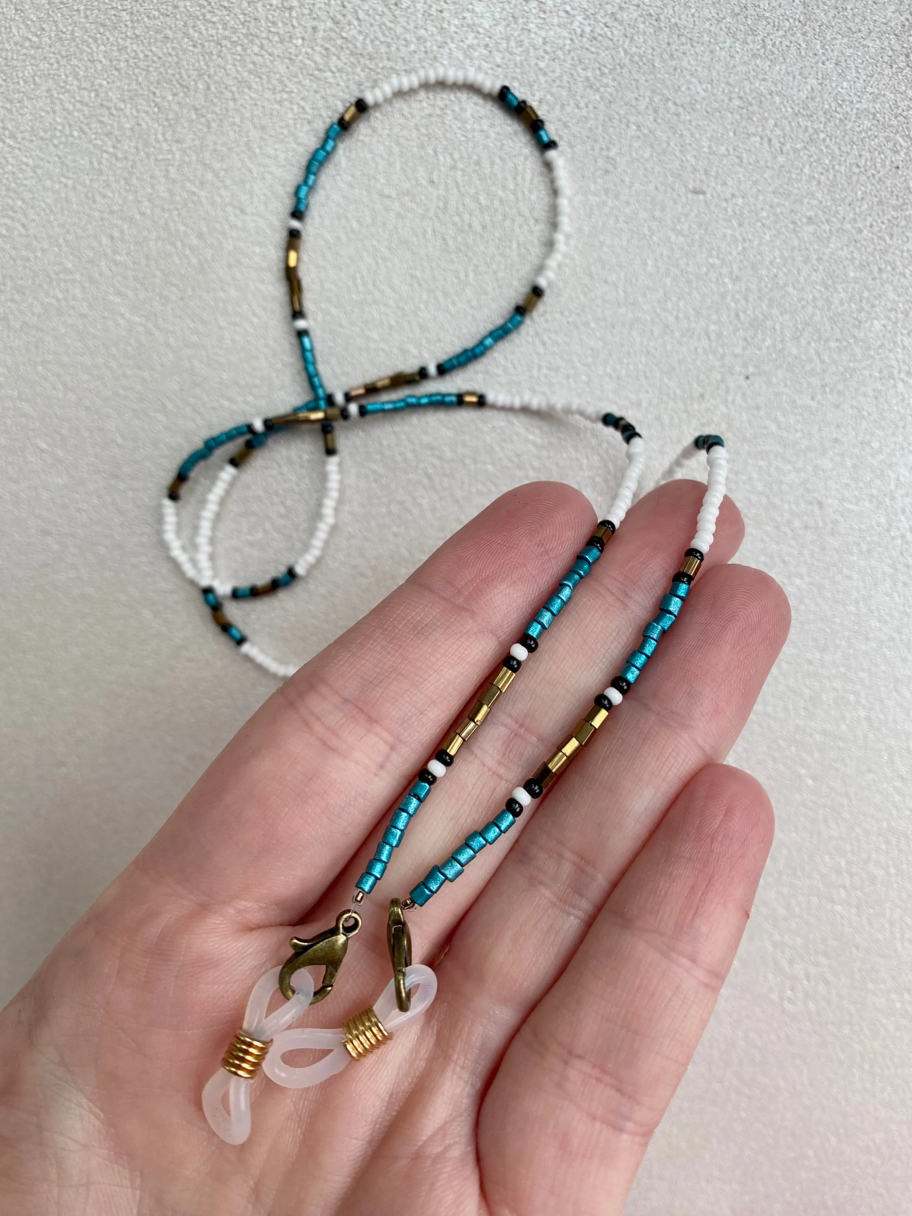 Dainty White Blue Gold seed bead Glasses Chain, Cute Face Mask Chain, Boho Hippie Strap Eyeglass holder, Teacher Lanyard, Sunglasses chain