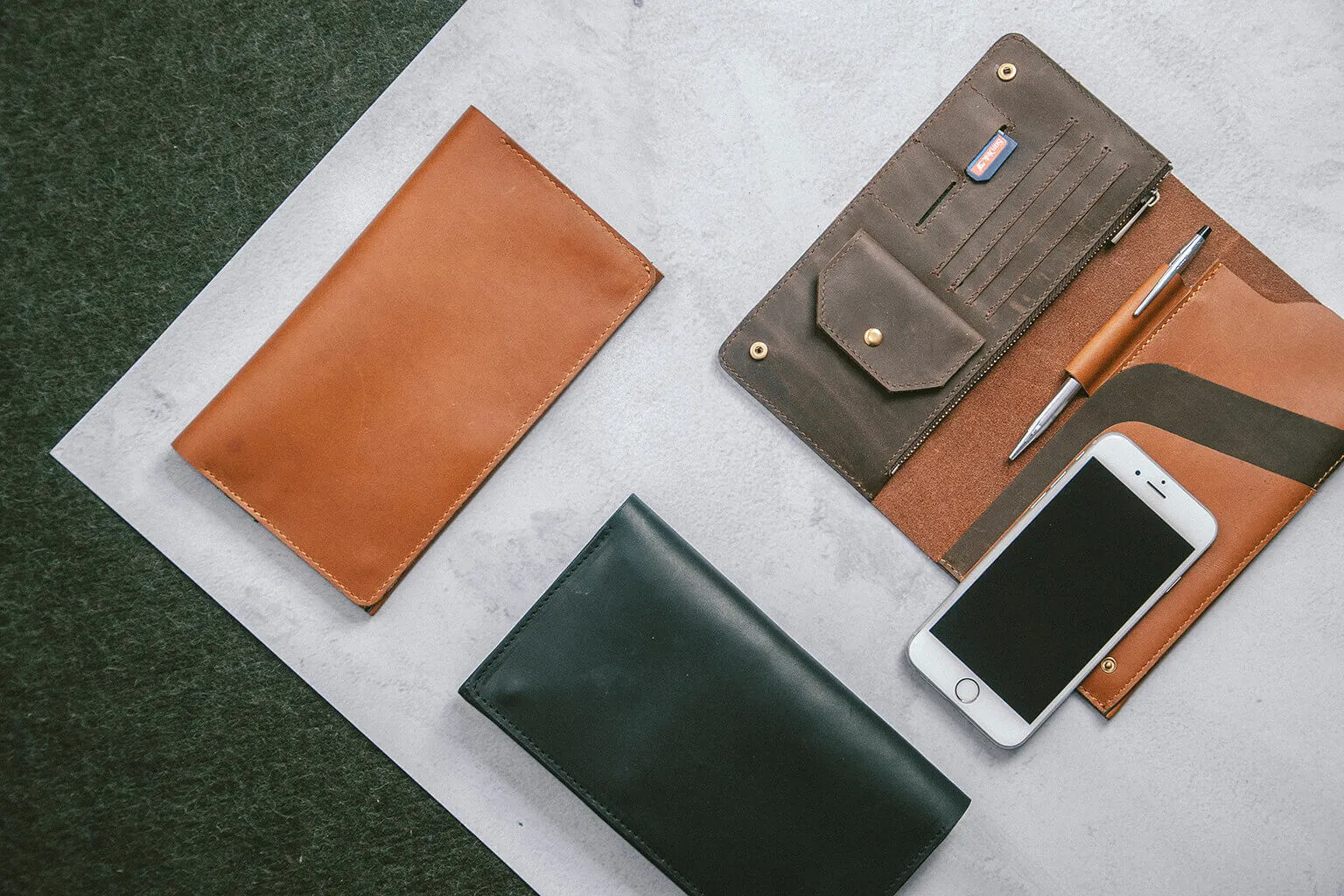 PASSPORT WALLET - toffee/coffee